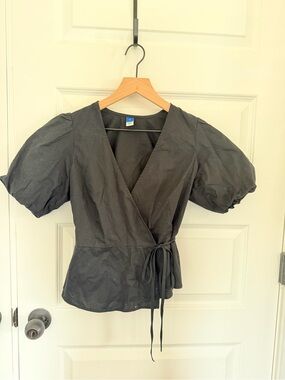 Old navy wrap top xs